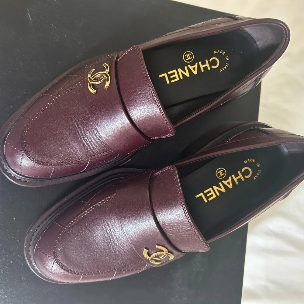 AUTHENTIC CHANEL MOCCASIN LOAFERS IN DARK PURPLE SIZE 36 WITH BOX AND DUSY BAG - Picture 6 of 7